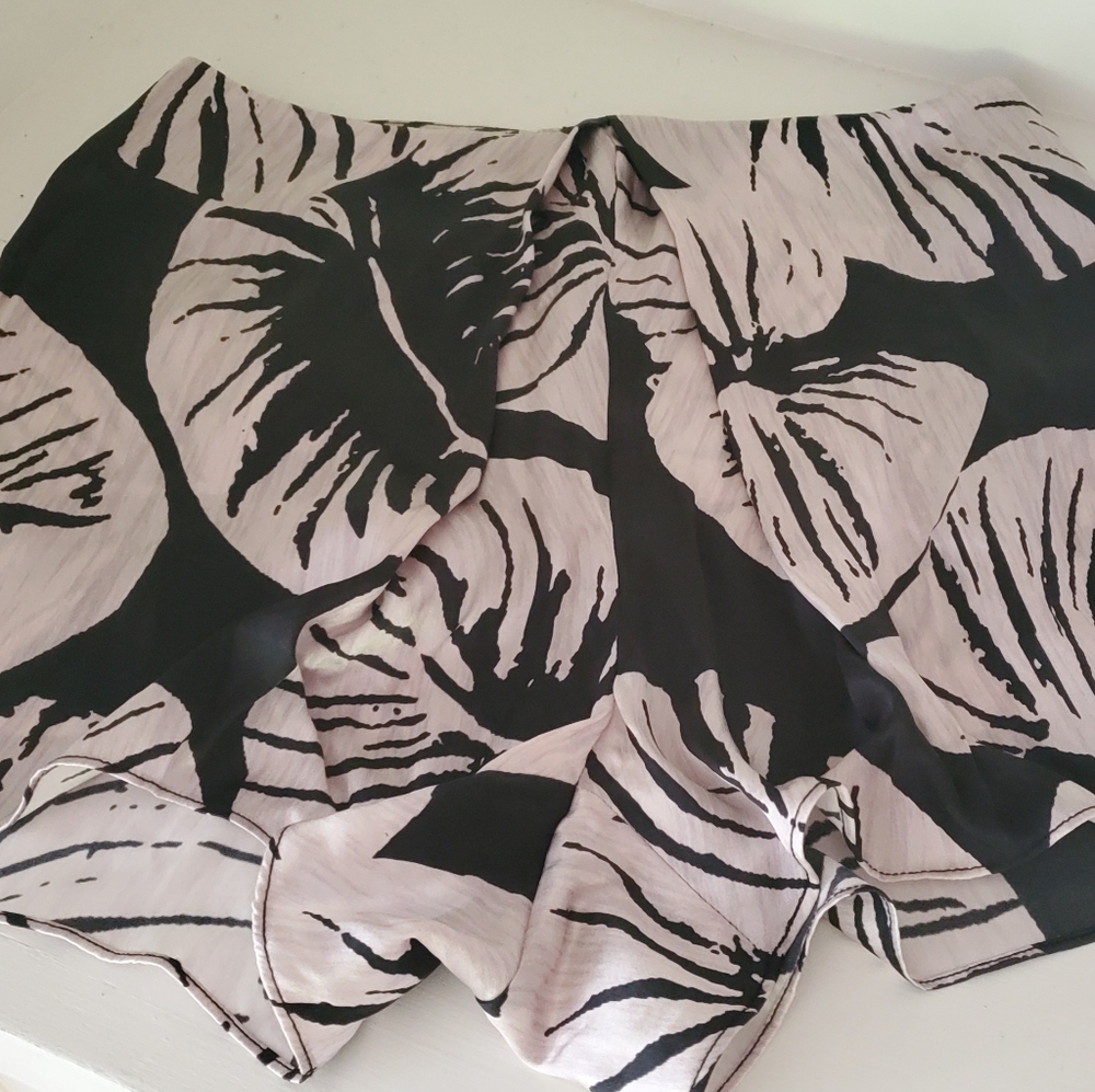 Shorts - Picture 2 of 4